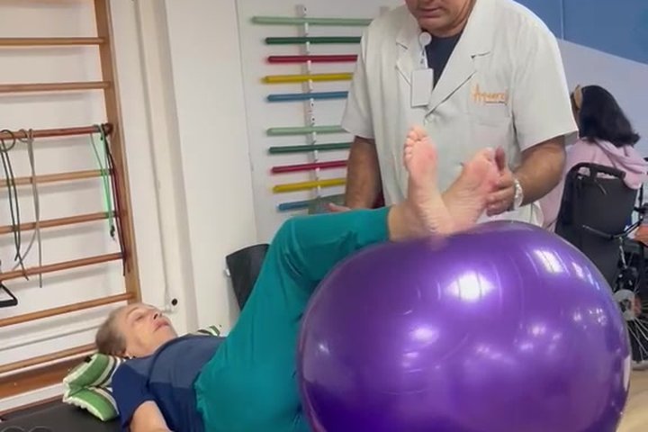 Atendimento individual de fisioterapia no Aquarela